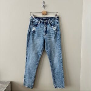 American eagle-Mom light distressed high rise jeans (Size:6)